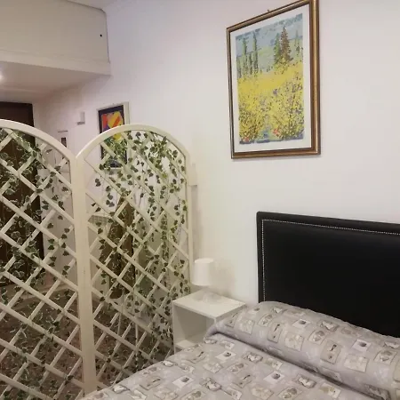 Urbino 33 Apartment *